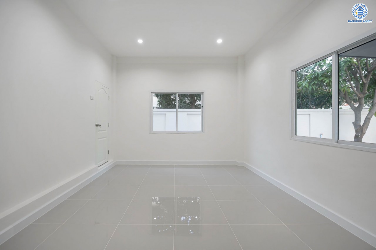 บ้านมือสองตกแต่งใหม่ โครงการ มัณฑิกา กาญจนาฯ-บางบอน รองรับทุกความสุข เนื้อที่ 108.6 ตร.ว. ฟังก์ชัน 3 ห้องนอน 3 ห้องน้ำ 2 ห้องอเนกประสงค์ จอดรถได้ 2 คัน บนทำเลใกล้รถไฟฟ้าสายสีน้ำเงิน "สถานีหลัก2" และจุดขึ้นทางด่วน "พระราม2" และ The Mall บางแค